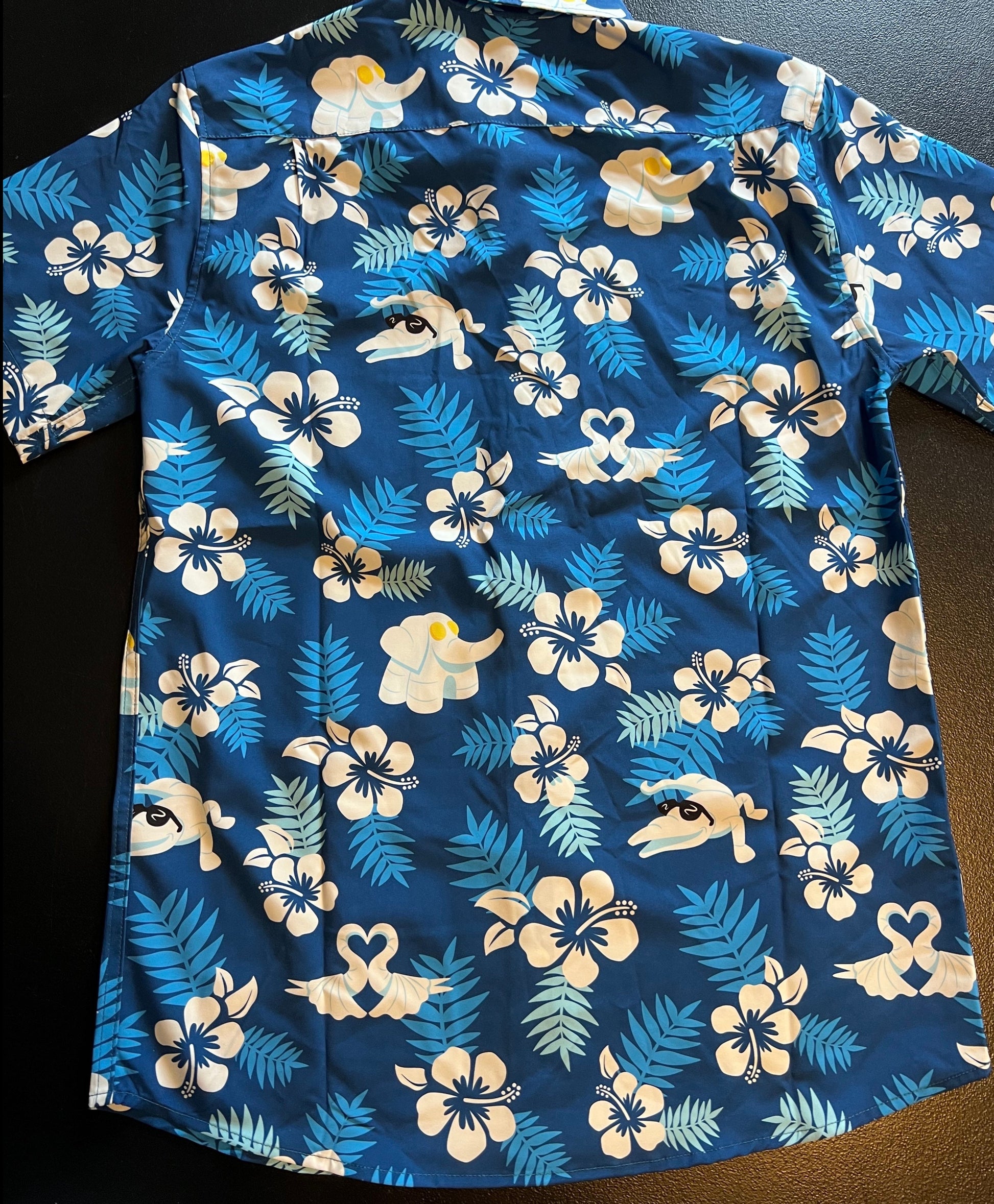 Views and Queues Cruise Towel Animal Tropical / Hawaiian Shirt Medium